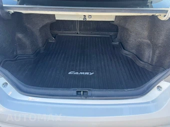 2017 Toyota Camry SE - miniatura 15