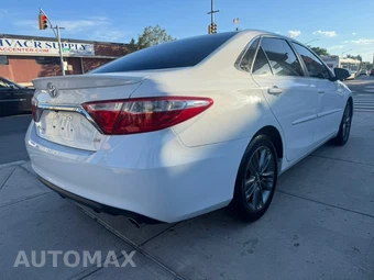 2017 Toyota Camry SE - miniatura 6