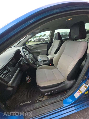 2017 Toyota Camry SE - miniatura 3