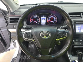 2017 Toyota Camry SE - miniatura 10