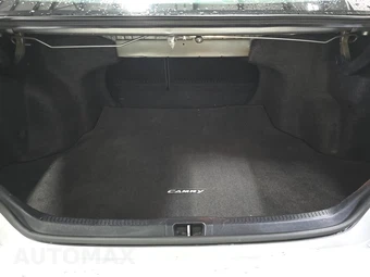 2017 Toyota Camry SE - miniatura 16