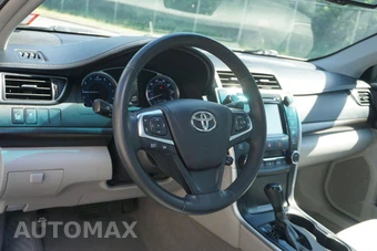 2017 Toyota Camry XLE - miniatura 10