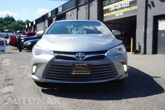 2017 Toyota Camry XLE - miniatura 2