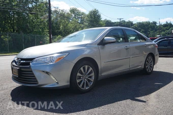2017 Toyota Camry XLE - miniatura 3