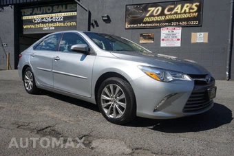 2017 Toyota Camry XLE - miniatura 9