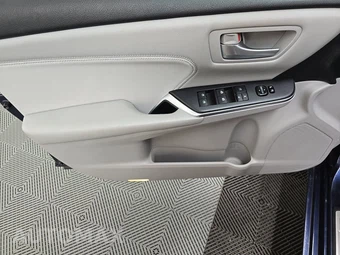 2017 Toyota Camry XLE - miniatura 9