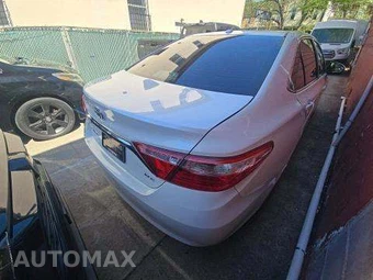 2017 Toyota Camry XLE - miniatura 3