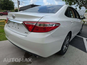 2017 Toyota Camry XLE - miniatura 2