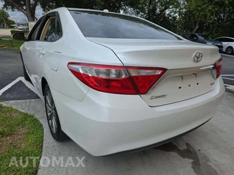 2017 Toyota Camry XLE - miniatura 3