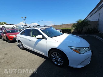 2017 Toyota Camry XLE - miniatura 3