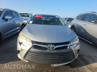 2017 Toyota Camry XLE – miniatura 2