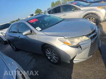 2017 Toyota Camry XLE – miniatura 3