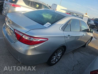 2017 Toyota Camry XLE – miniatura 4
