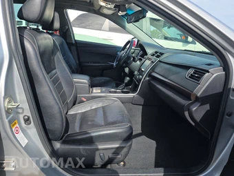 2017 Toyota Camry XLE – miniatura 8