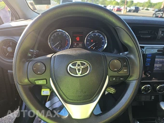 2017 Toyota Corolla 50th Anniversary Special Edition Sedan - miniatura 10