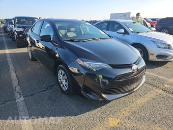 2017 Toyota Corolla 50th Anniversary Special Edition Sedan - miniatura 3