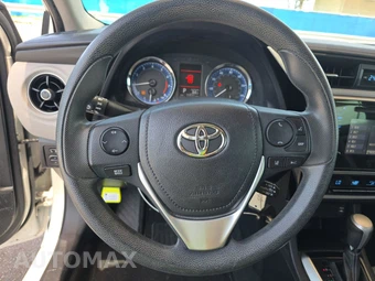 2017 Toyota Corolla LE Sedan – miniatura 10