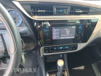 2017 Toyota Corolla LE Sedan – miniatura 11