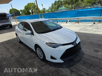 2017 Toyota Corolla LE Sedan – miniatura 3