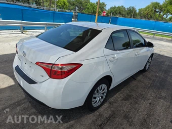 2017 Toyota Corolla LE Sedan – miniatura 4