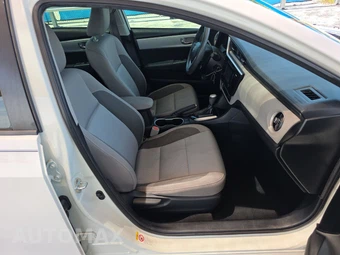 2017 Toyota Corolla LE Sedan – miniatura 8