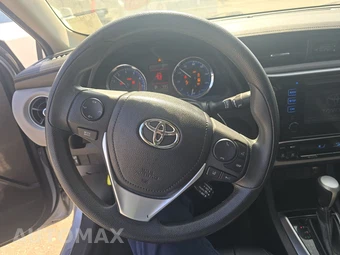 2017 Toyota Corolla LE Sedan - miniatura 10