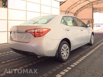2017 Toyota Corolla LE Sedan - miniatura 4