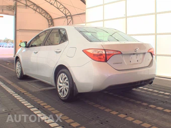 2017 Toyota Corolla LE Sedan - miniatura 6
