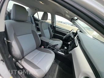 2017 Toyota Corolla LE Sedan - miniatura 8