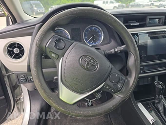 2017 Toyota Corolla LE Sedan – miniatura 10