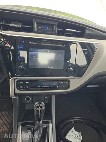 2017 Toyota Corolla LE Sedan – miniatura 11