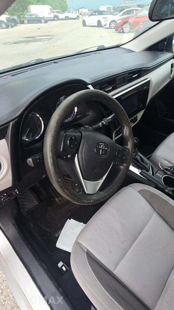 2017 Toyota Corolla LE Sedan – miniatura 29