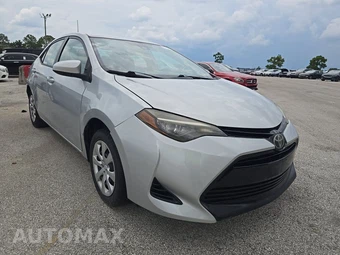 2017 Toyota Corolla LE Sedan – miniatura 3