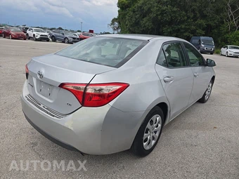 2017 Toyota Corolla LE Sedan – miniatura 4