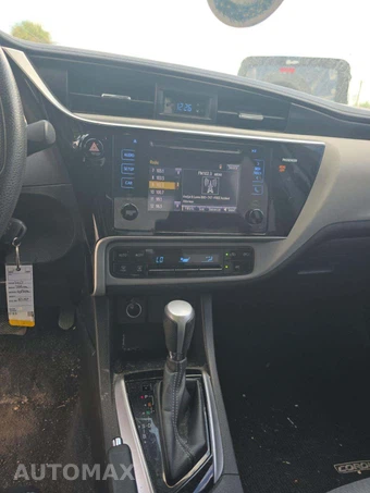 2017 Toyota Corolla LE Sedan - miniatura 10