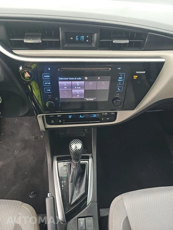 2017 Toyota Corolla LE Sedan – miniatura 17