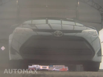 2017 Toyota Corolla LE Sedan – miniatura 3