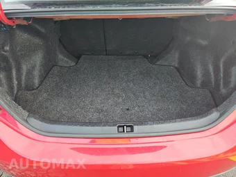 2017 Toyota Corolla LE Sedan – miniatura 16