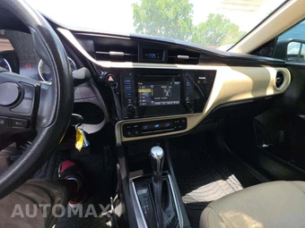 2017 Toyota Corolla LE Sedan - miniatura 10
