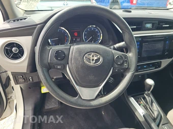 2017 Toyota Corolla LE Sedan - miniatura 10