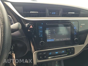 2017 Toyota Corolla LE Sedan - miniatura 11