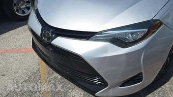 2017 Toyota Corolla LE Sedan – miniatura 21