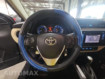 2017 Toyota Corolla LE Sedan – miniatura 10