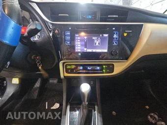 2017 Toyota Corolla LE Sedan – miniatura 11