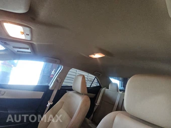 2017 Toyota Corolla LE Sedan – miniatura 18