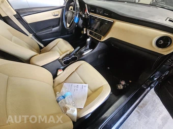 2017 Toyota Corolla LE Sedan – miniatura 8