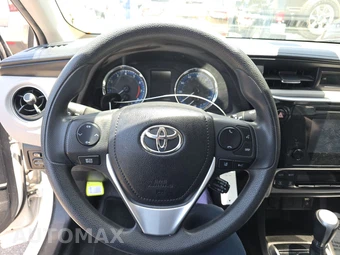 2017 Toyota Corolla LE Sedan – miniatura 10