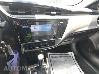 2017 Toyota Corolla LE Sedan – miniatura 11