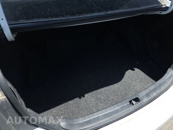 2017 Toyota Corolla LE Sedan – miniatura 16