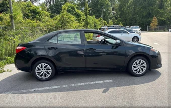 2017 Toyota Corolla LE Sedan - miniatura 4